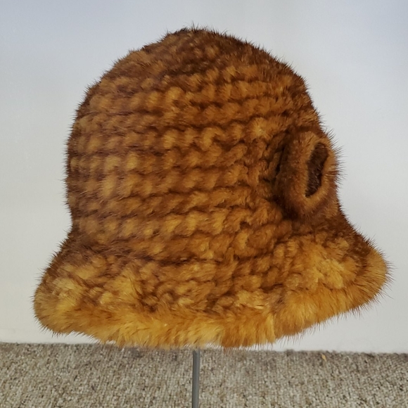 Knitted Mink Fur Hat with Rose - Picture 3 of 5
